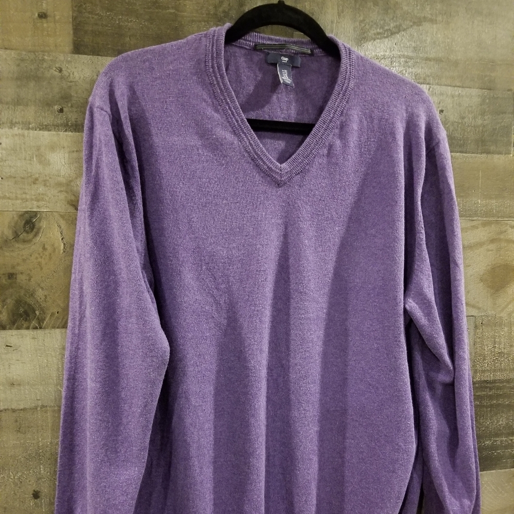 GAP men's v-neck sweater, XL